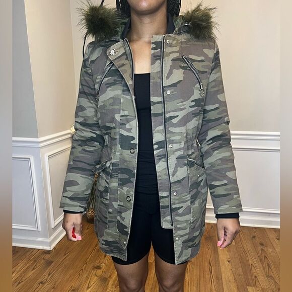 NWOT Express faux fur Parka coat - Picture 5 of 7